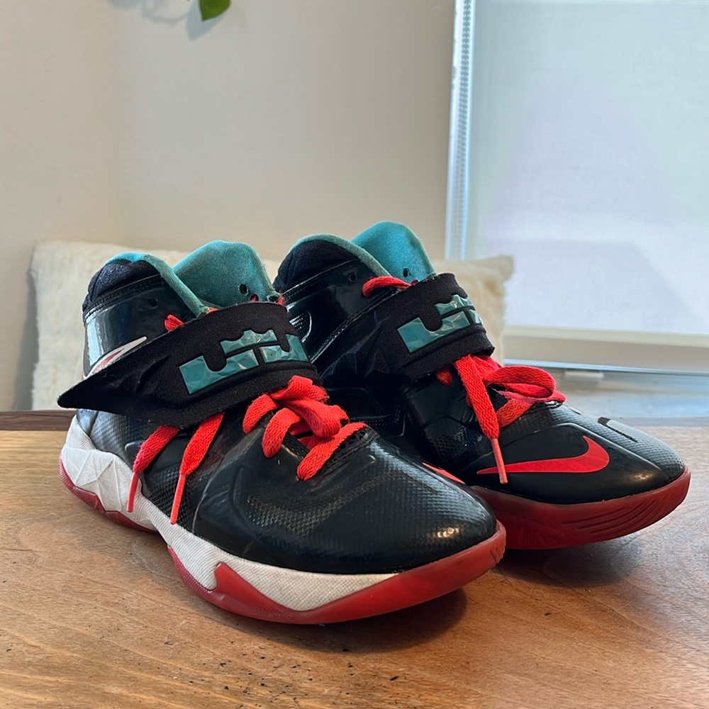 Nike Lebron Zoom